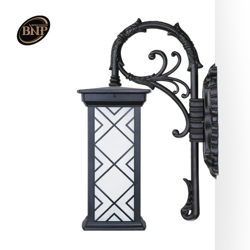 چراغ دیواری درتا بلند طرحدار- کد: bt4803