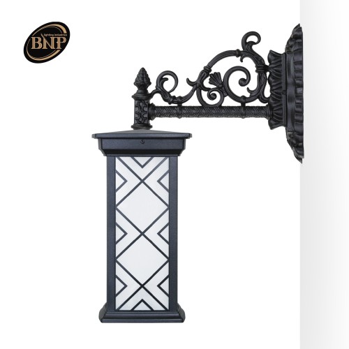 چراغ دیواری درتا بلند طرحدار- کد: bt4805