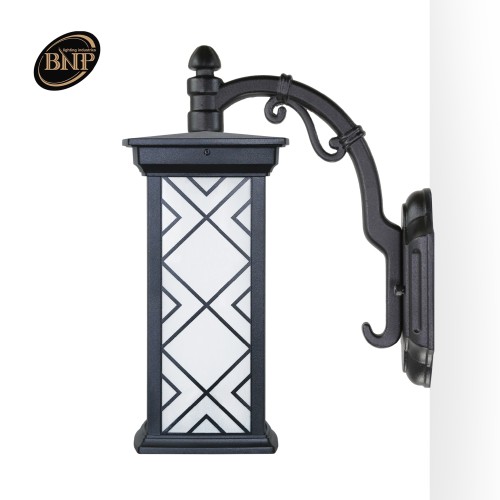 چراغ دیواری درتا بلند طرحدار- کد: bt4801